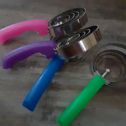 Showman Metal Glitter Spring Curry Comb Shedding Blade Brush